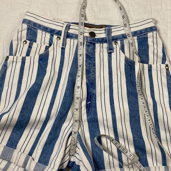 Vintage Levi’s Striped Cotton High Waist Shorts size 5 - Picture 6 of 7